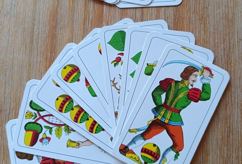 Eine gute Hand Jasskarten