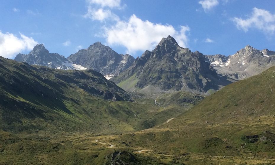 oberhalb des Vermuntsees mit Blick auf die Saarbrücker Hütte oberhalb des Vermuntsees mit Blick auf die Saarbrücker Hütte