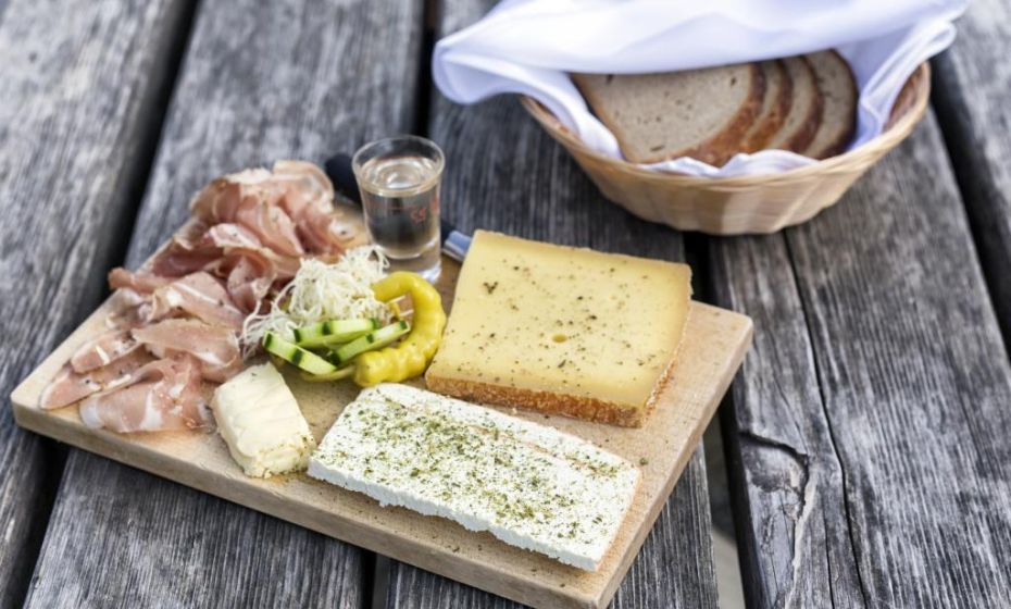 Brettljause bei der Vergaldaalpe Brettljause bei der Vergaldaalpe