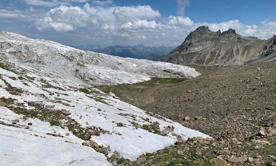 Grenze zwischen Gnais und Kalk Grenze zwischen Gnais und Kalk