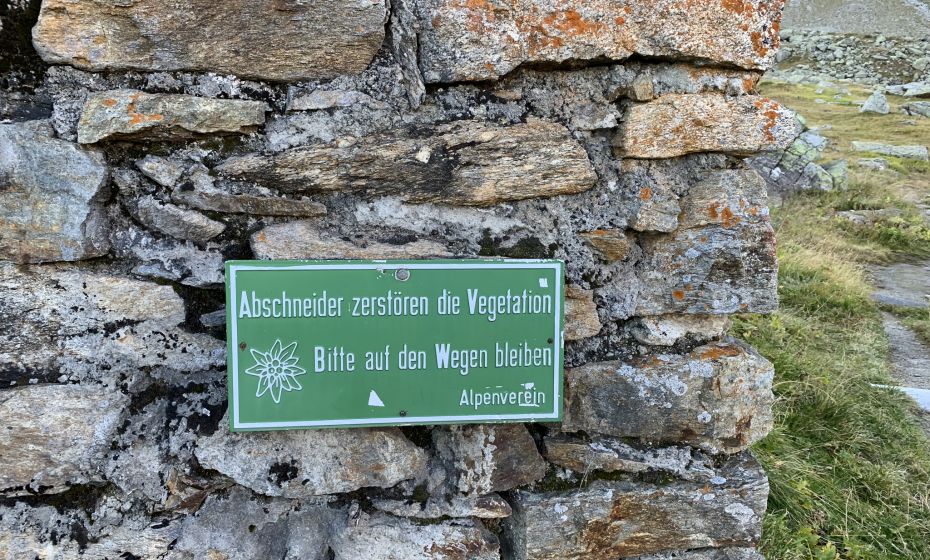 Auf markierten Wegen bleiben. Auf markierten Wegen bleiben.