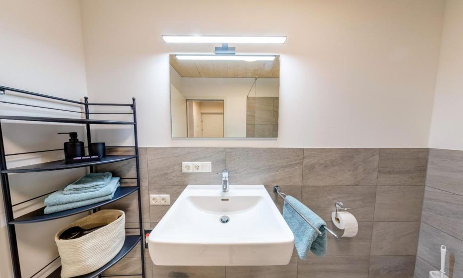 Urban-Apartmenthaus zwischen Berg und See