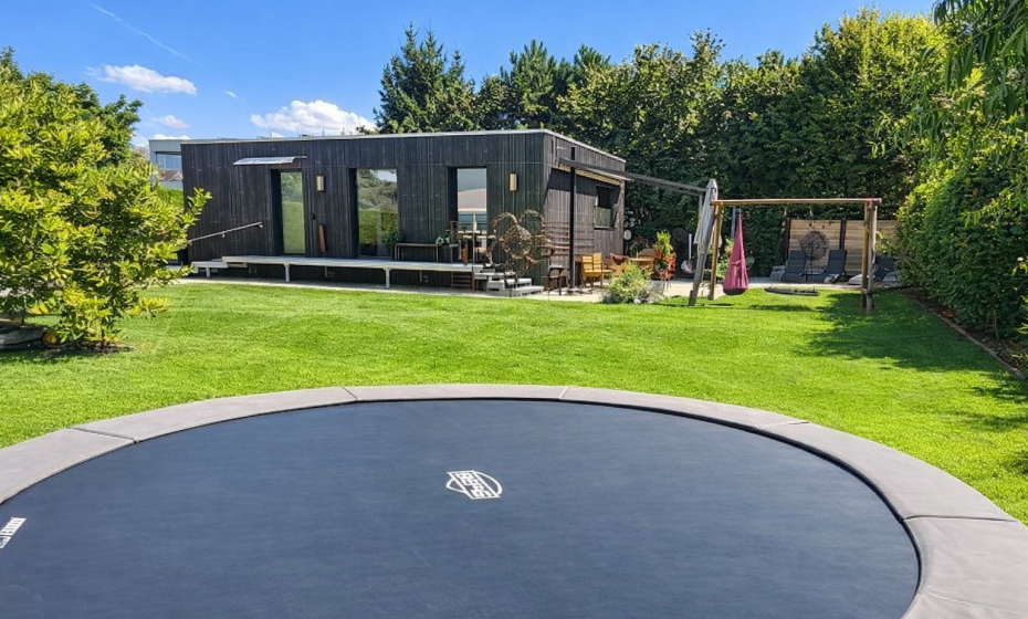Ferienhaus Haus im Garten in Feldkirch- AuÃenansicht- Trampolin- Garten- Terrasse Ferienhaus Haus im Garten in Feldkirch- AuÃenansicht- Trampolin- Garten- Terrasse