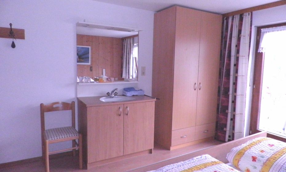 Haus "Sonnblick" - BreuÃ, Ãbersaxen