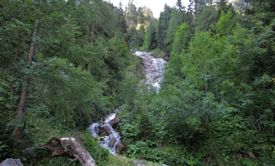 Der StÃ¼benwasserfall hat auch in diesem trockenen Sommer 2018 genÃ¼gend Wasser