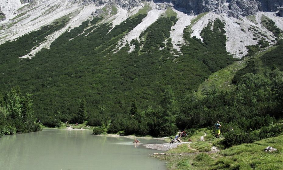 Erich Zucalli - www.guideservice.at Die Schutthänge des Oberzalimkopfes scheinen den Hirschsee langsam zuzuschütten