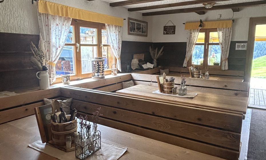 Berghaus Mattajoch, Stube