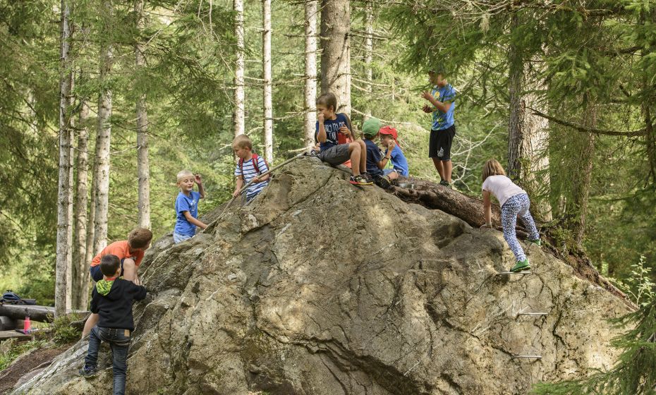 Patrick Säly - Gemeinde Silbertal beim Grillplatz