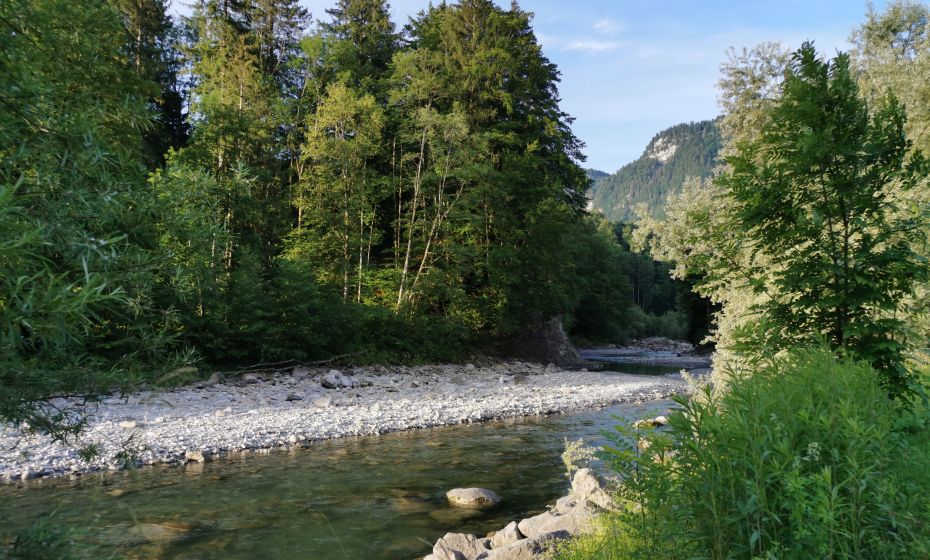 Luftaufnahme des RÃ¼fikopfs mit Bergstationen und Gipfelrestaurant