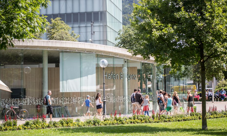 HafengebÃ¤ude/CafÃ© Die Welle