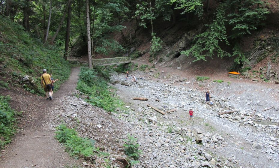 Erich Zucalli - www.guideservice.at Wenig Wasser und kühle Umgebeung sind ideal für Kinderabenteuer