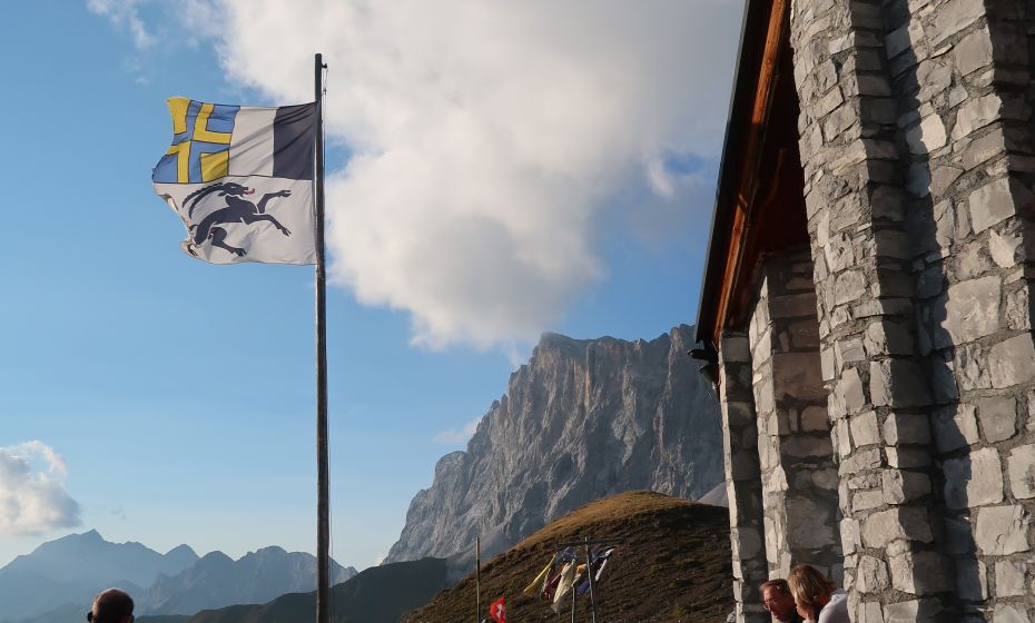 Ausklang des Tages auf der Terrasse der CarschinahÃ¼tte