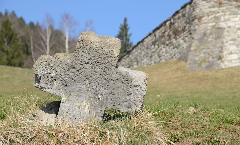 Prof. Dr. Rüdiger Krause und Mitarbeiter, Institut für Archäologische Wissenschaften der Goethe-Universität Frankfurt am Main - Prof. Dr. Rüdiger Krause, Montafon-Projekt der Goethe-Universität Frankfurt am Main Steinkreuz
