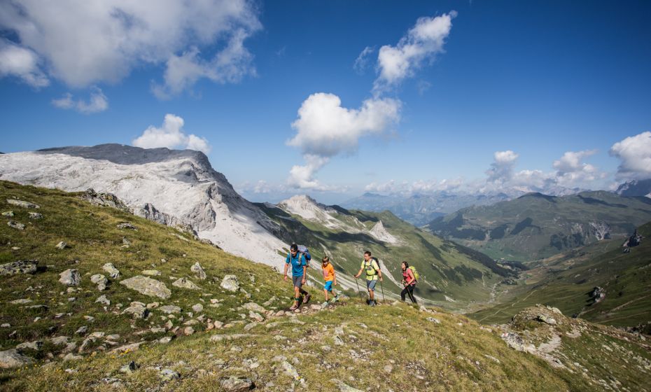 Im Hintergrund die Rätschenfluh Im Hintergrund die Rätschenfluh