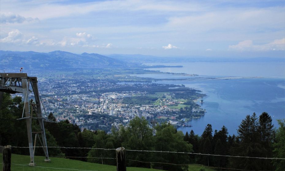 Aussicht auf das Vorarlberger Bodenseeufer und die 'RheinmÃ¼ndung