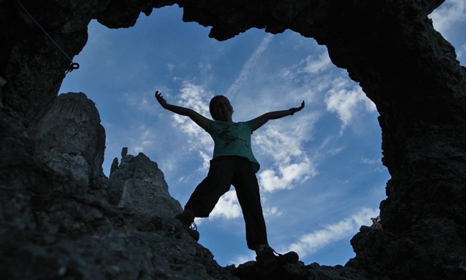 Steinerner Torbogen auf dem Weg zum Gipfel der Drei Schwestern