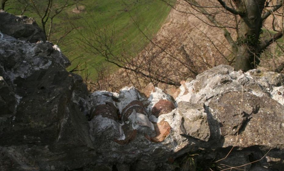 Barbara Neyer - Gemeinde Koblach Original-Mauerabdeckung,"Mönch und Nonne" genannt