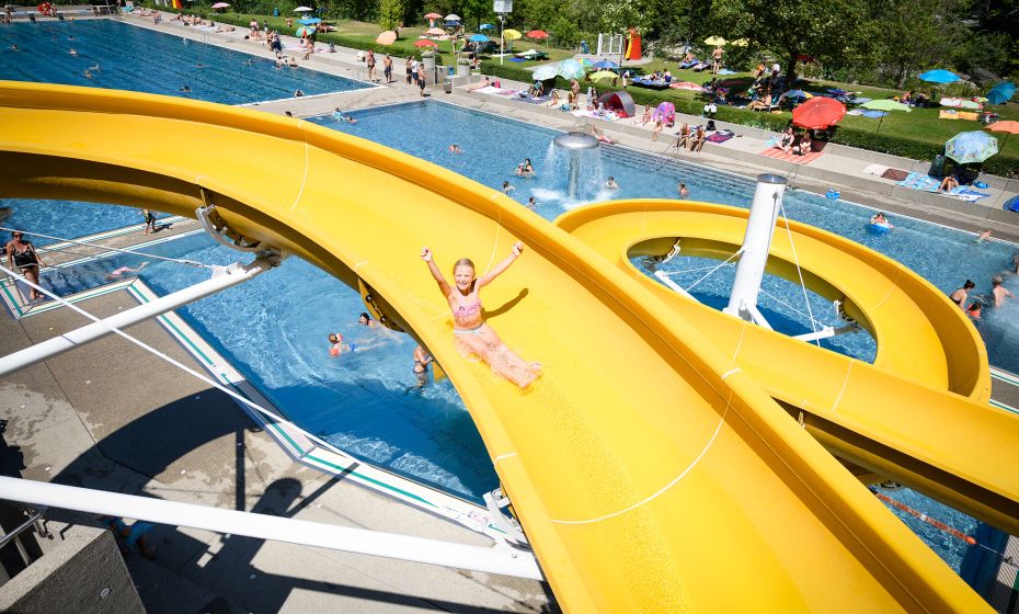 Kind auf der Rutsche Kind auf der Rutsche