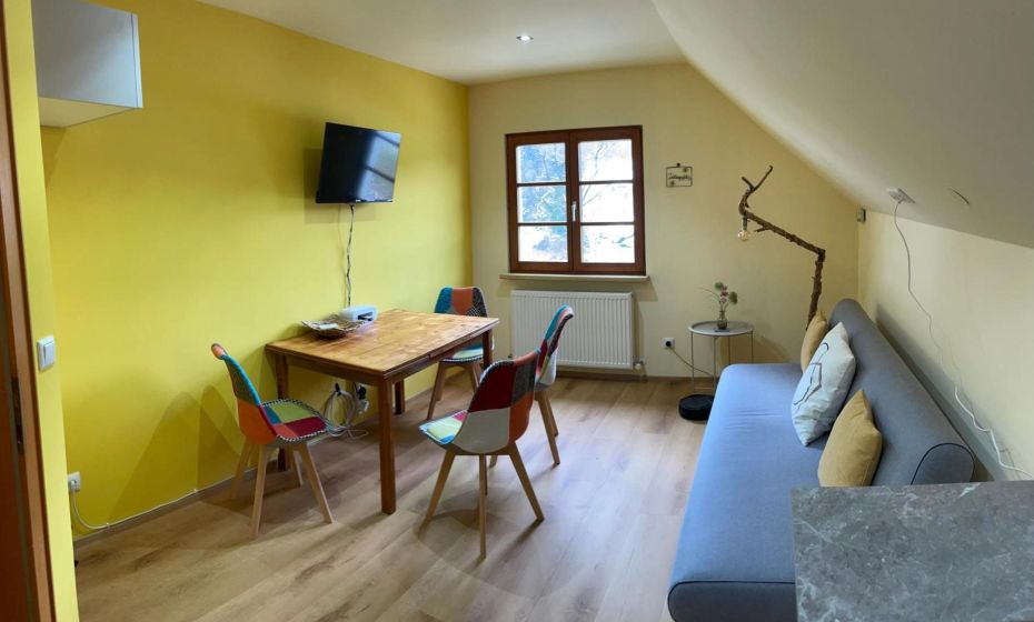 Neu renoviertes 2Zi Appartment im DG Neu renoviertes 2Zi Appartment im DG