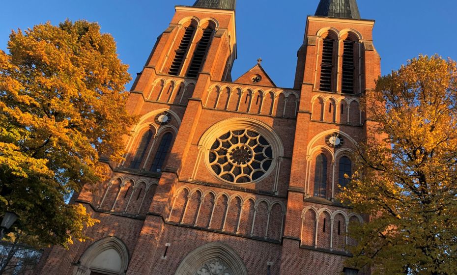 Herz Jesu Kirche Bregenz im Herbst.jpg Herz Jesu Kirche Bregenz im Herbst.jpg