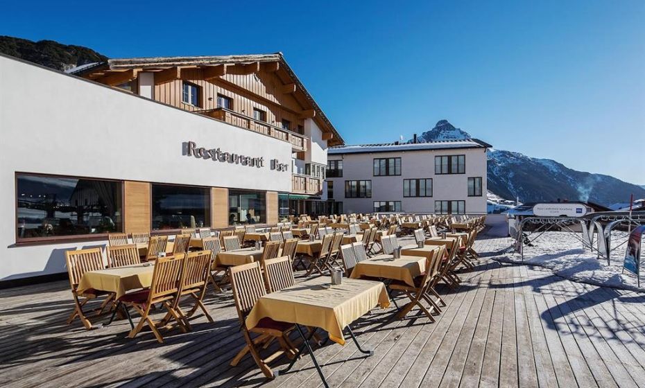Terrasse und Restaurant Terrasse und Restaurant