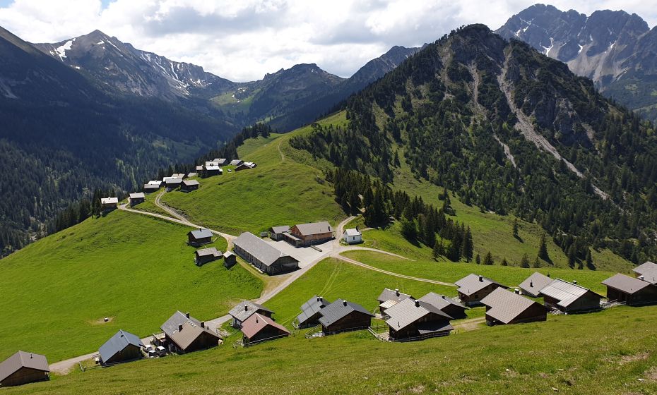 Berghaus "Mattajoch", Nenzing-Alpe Gamp 1564 m Berghaus "Mattajoch", Nenzing-Alpe Gamp 1564 m