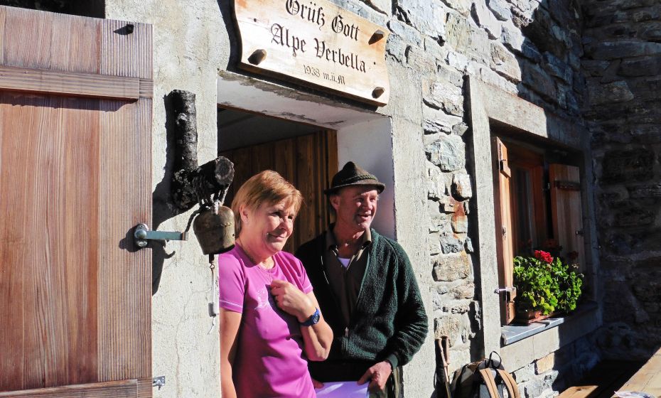 Hirte Raimund mit Frau und Wirtin Martina