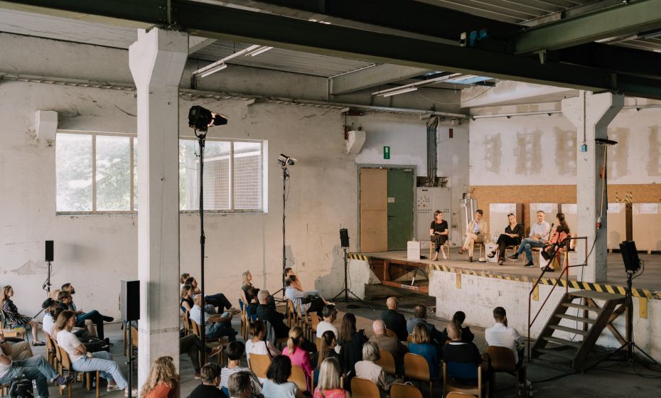 CampusVaere_Rampengespraech_2022_(c)DominicKummer.jpg CampusVaere_Rampengespraech_2022_(c)DominicKummer.jpg