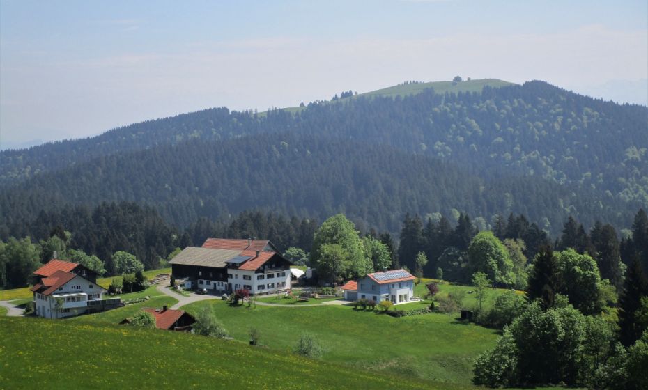 Blick Ã¼ber die Parzelle Hub auf den 3. Gipfel, den Hirschberg