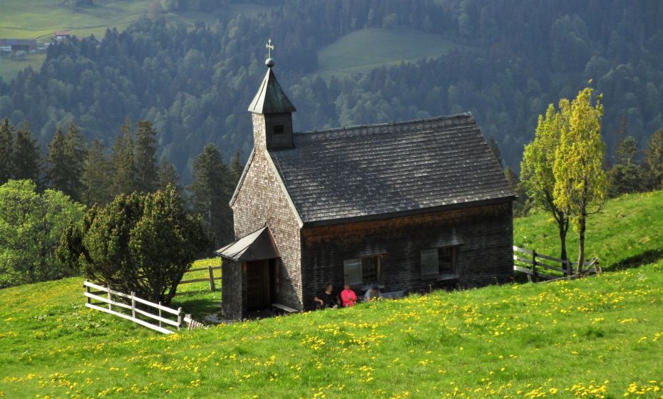 Die Hirschbergkapelle mit ihrer langen und interessanten Geschichte lÃ¤dt zum Verweilen ein