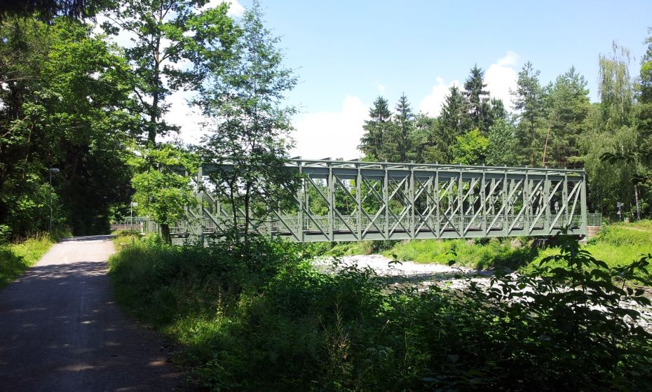 Erich Zucalli - www.guideservice.at Die alte Bahnbrücke knapp oberhalb der Eisenbahn wird heute als Radbrücke verwendet