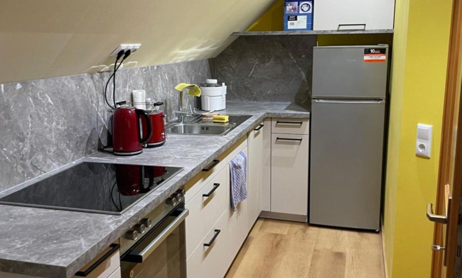 Neu renoviertes 2Zi Appartment im DG