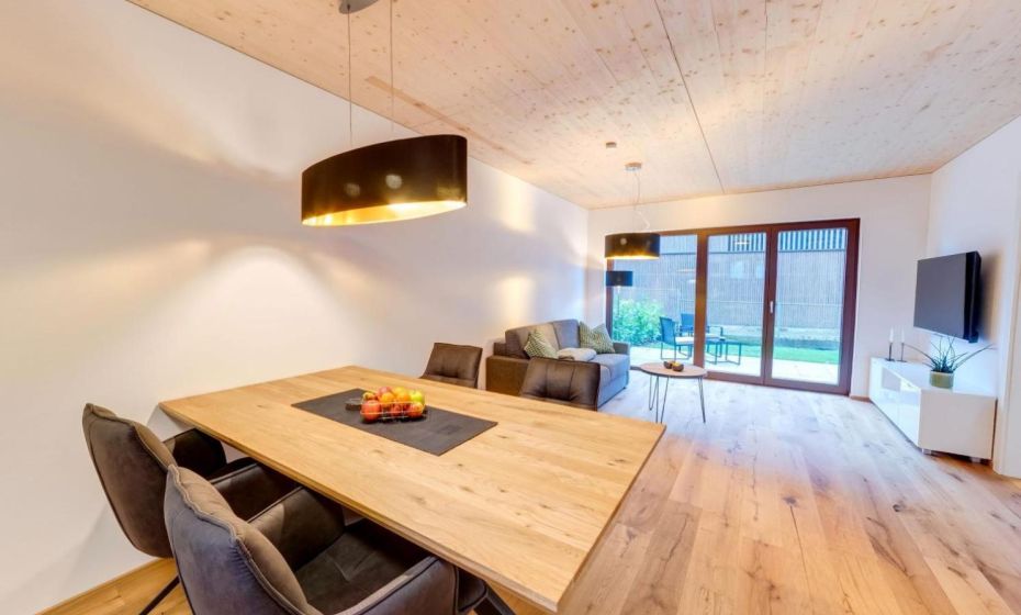 Urban-Apartmenthaus zwischen Berg und See Urban-Apartmenthaus zwischen Berg und See