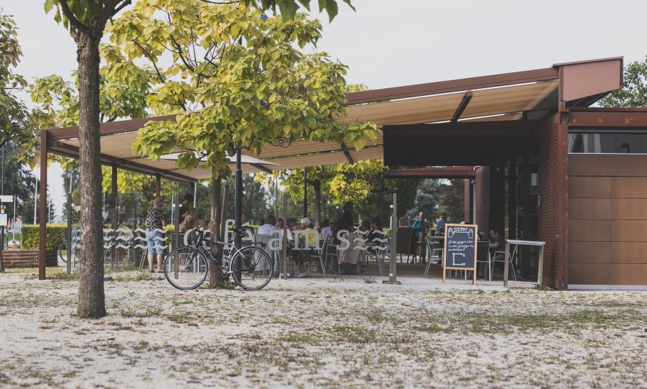 CafÃ© am See, Hard