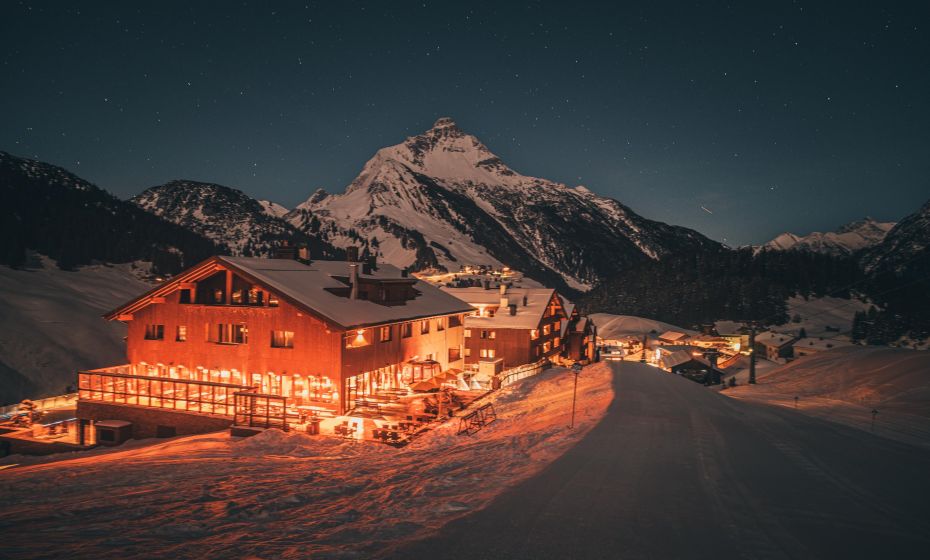 AlpenParks Arlberg AuÃenansicht_Nacht AlpenParks Arlberg AuÃenansicht_Nacht