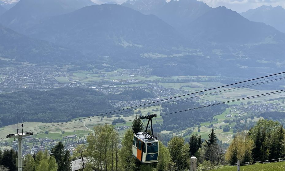 Seilbahn Schnifis Sommersaison