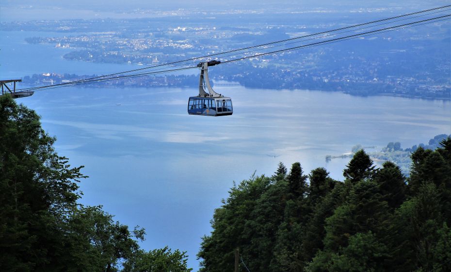 Immer wieder erÃ¶ffnen sich herrliche Ausblicke auf die Bodenseelandschaft