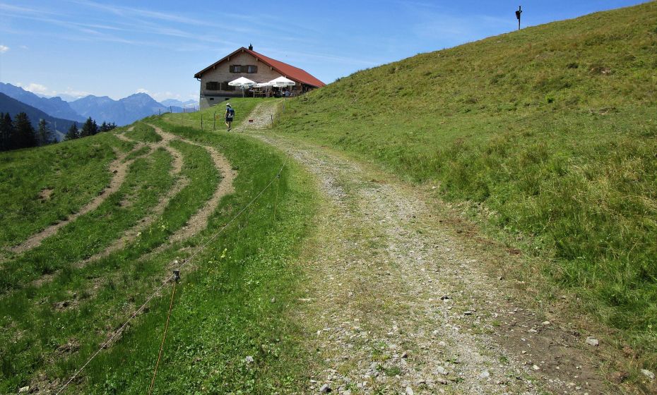 Einkehrschwung auf der Tschuggenalpe. Das junge Alppersonal hat uns kÃ¶stlich bewirtet