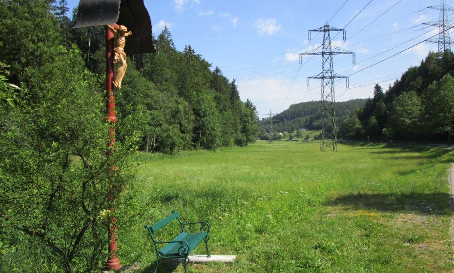 Wegkreuz bei der GoldmÃ¼hle mit Blick Richtung Rankweil auf Valduna