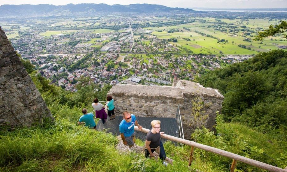 Aufgang Ruine Alt-Ems