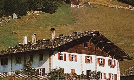 Julia Mangeng - Projekt Loccata Haus Tschofen