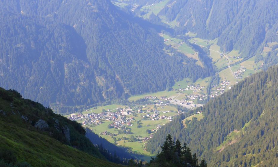 Wormser HÃ¶henweg mit Blick auf St. Gallenkirch