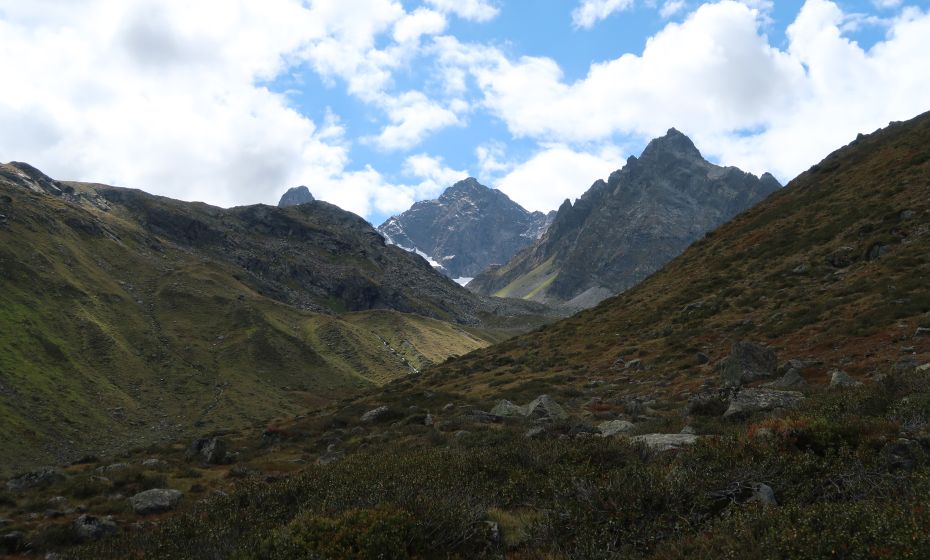 Saarbrückner Hütte und das GroÃe Seehorn im Hintergrund Saarbrückner Hütte und das GroÃe Seehorn im Hintergrund