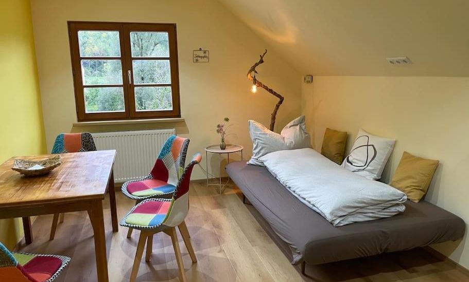 Neu renoviertes 2Zi Appartment im DG Neu renoviertes 2Zi Appartment im DG