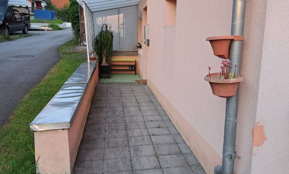 Haus MaPe_HÃ¶rbranz_Haupteingang zu GÃ¤ste Whg_alle TÃ¼ren mindestens 80cm