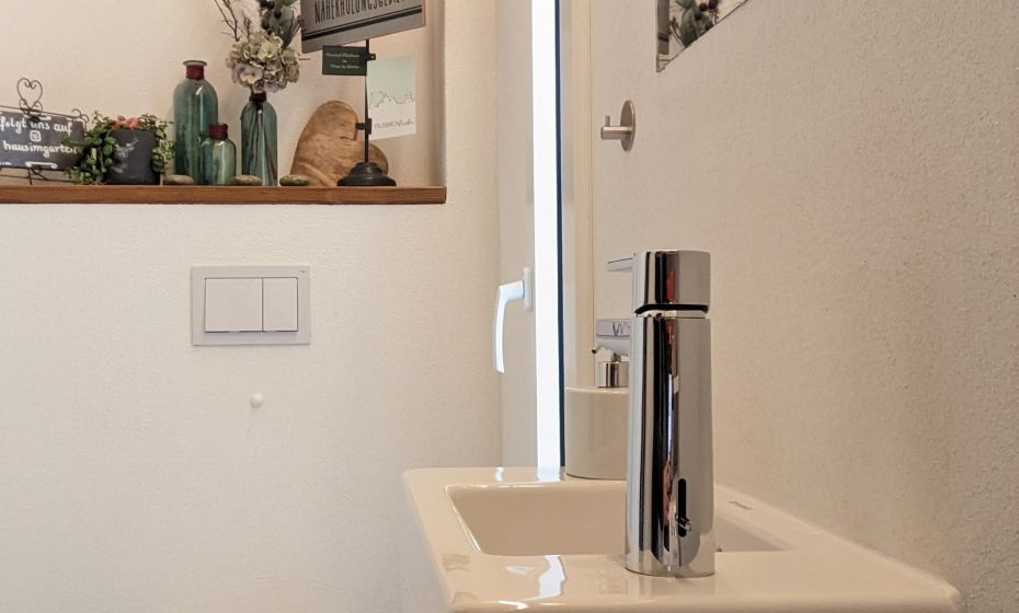 Ferienhaus Haus im Garten in Feldkirch- separates WC mit Waschmaschine und Schuhtrockner Ferienhaus Haus im Garten in Feldkirch- separates WC mit Waschmaschine und Schuhtrockner