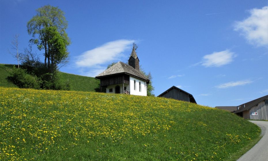 Die St. Michael Kapelle bei TrÃ¶gen lÃ¤dt zum Rasten ein