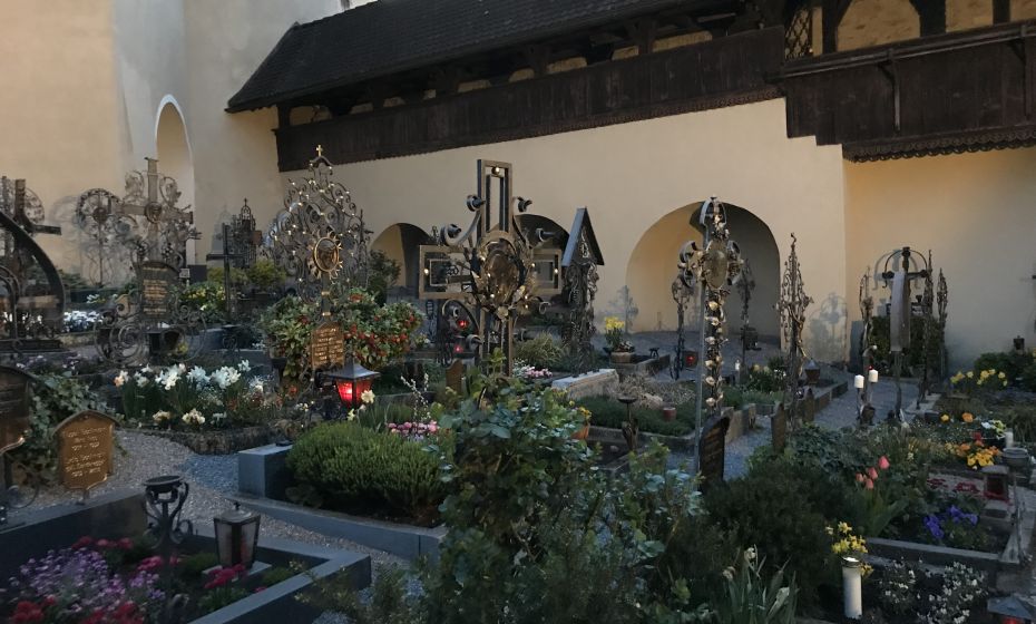 Friedhof bei der Pfarrkirche Unsere Liebe Frau Mariä Heimsuchung, Basilika Rankweil Friedhof bei der Pfarrkirche Unsere Liebe Frau Mariä Heimsuchung, Basilika Rankweil