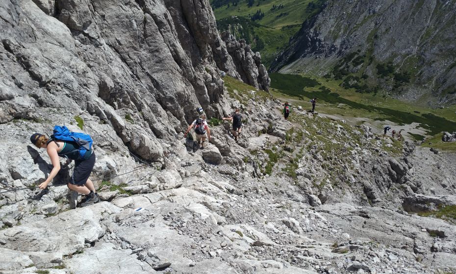 Abstieg vom Saulakopf über den alpinen Steig Abstieg vom Saulakopf über den alpinen Steig