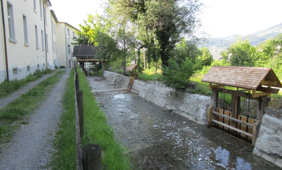 die schÃ¶n restaurierten Einlaufbauwerke in die Kiesgewinnung der Triftanlage